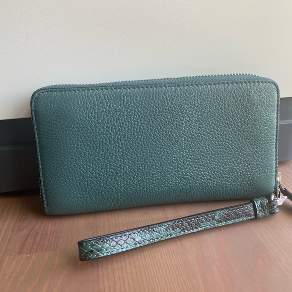 NWOT Coach Accordion Zip Wallet Wristlet Pebbled Leather in Dark Pine Green - Picture 2 of 6